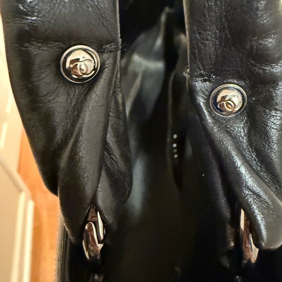 CHANEL Lambskin East West Soho Shopper Black w/COA - Picture 4 of 8